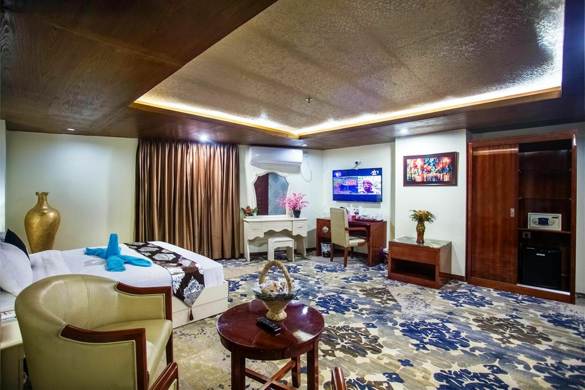 Hotel Noorjahan Grand Szilhet Kültér fotó
